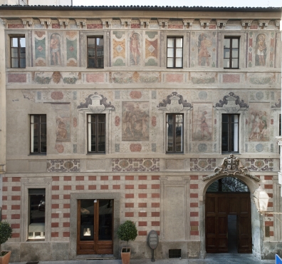The frescoes on the external facades of Palazzo Sambuy. 