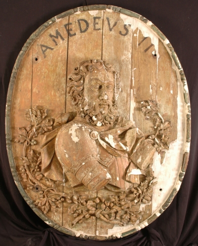 Il restauro dei 12 Medaglioni lignei raffiguranti la dinastia Savoia. 
