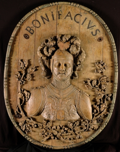 Il restauro dei 12 Medaglioni lignei raffiguranti la dinastia Savoia. Bonifacio