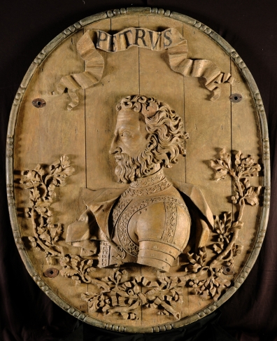 Il restauro dei 12 Medaglioni lignei raffiguranti la dinastia Savoia. Pietro