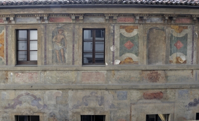 Gli affreschi sulle facciate esterne di Palazzo Sambuy. 